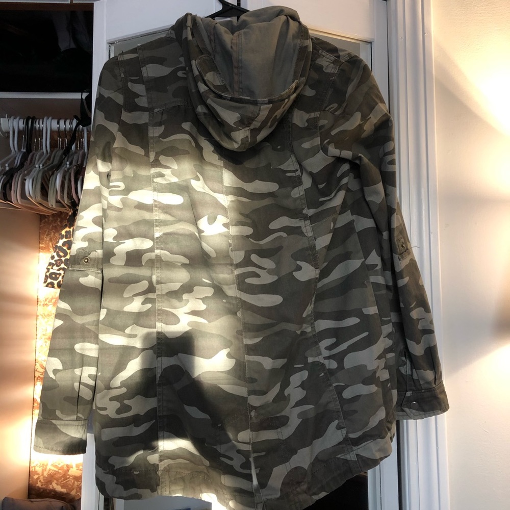 Camouflage zipped jacket
